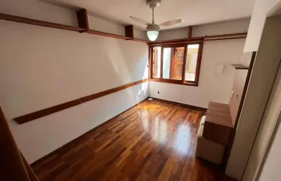 Apartamento de dois quartos e uma vaga de garagem no bairro petrópolis em poa/rs