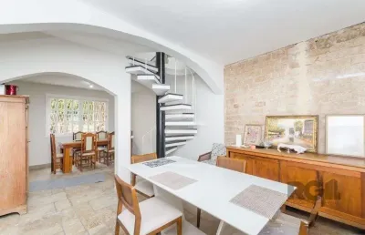 Casa com 4 quartos à venda na Rua Matias José Bins, 410, Três Figueiras, Porto Alegre