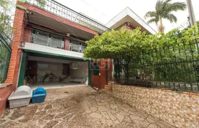Casa para venda - 317m², 5 dormitórios, sendo 1 suites, 2 vagas - teresópolis
