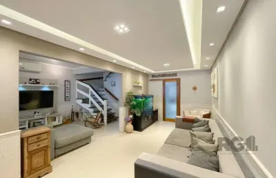 Casa no bairro vila assunção. 3dormitórios sendo 1 suíte e 2 vagas cobertas.