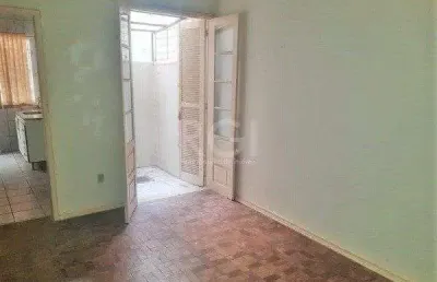 Apartamento na cidade baixa de 1 dormitório térreo desocupado