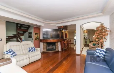 Casa 381m² - 5 dormitórios, 1 suíte, piscina e 6 vagas no bairro são sebastião