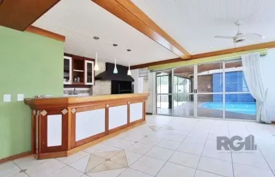 Excelente casa de 324m² com 4 dormitórios e 2 vagas.