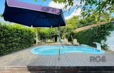 Excelente casa de 130m² com 2 dormitórios e piscina.