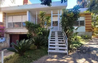Excelente casa de 290m² com 4 dormitórios e 4 vagas