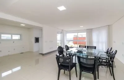 Excelente cobertura de 238m² com 3 dormitórios e 2 vagas.