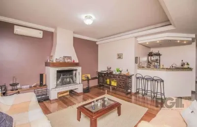 Casa de 329m² - 4 dormitórios, 1 suíte, 6 vagas no bairro vila jardim