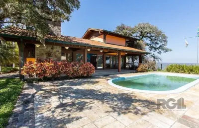 Terreno de 5.200m², rodeado pela natureza, possuindo 482m² de área construída