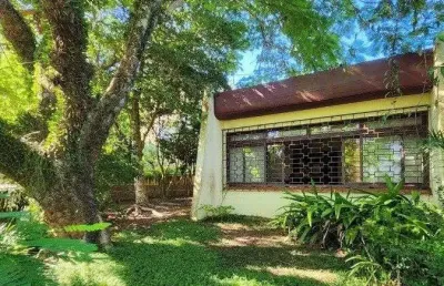 Casa à venda no bairro menino deus em porto alegre. com 160m² de área privativa
