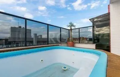 Excelente cobertura com 2 dormitórios, piscina e 1 vaga de garagem.
