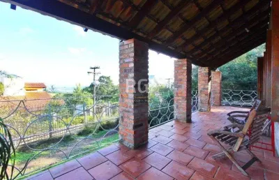 Casa para venda - 269.06m², 4 dormitórios, sendo 2 suites, 5 vagas - teresópolis