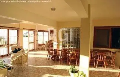 Casa para venda - 485m², 3 dormitórios, sendo 1 suites, 4 vagas - teresópolis