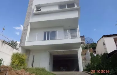 Casa para venda - 217m², 3 dormitórios, sendo 1 suites, 5 vagas - teresópolis