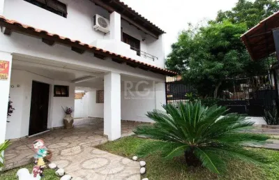 Casa para venda - 238m², 3 dormitórios, sendo 1 suites, 3 vagas - camaquã