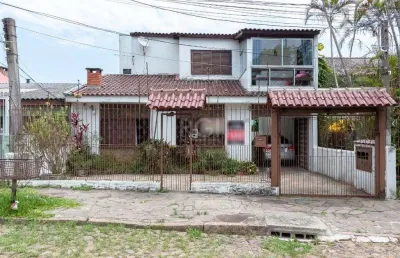 Casa para venda - 149.99m², 6 dormitórios, sendo 2 suites, nonoai