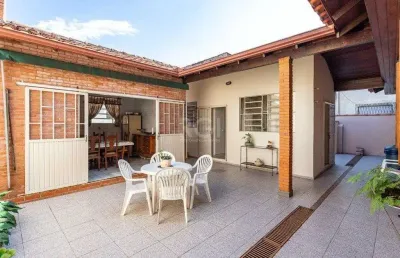 Casa sobrado no partenon de 3 dormitórios e amplo pátio