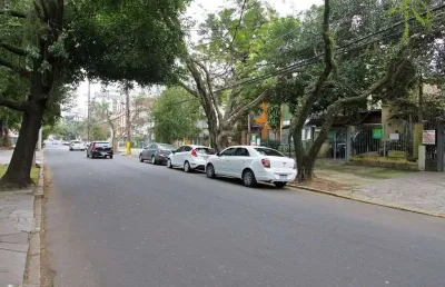 Terreno com casa para comprar com 3 dormitórios  111 m²
