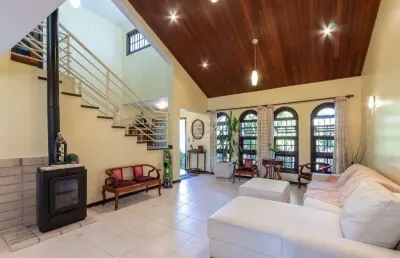 Casa para venda - 308.25m², 3 dormitórios, sendo 1 suites, 5 vagas - cristal