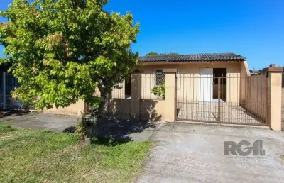 Casa de 2  dormitórios 1 vaga e um amplo pátio na hípica porto alegre