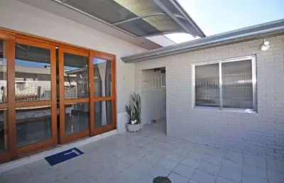 Cobertura semimobiliada com vista incrível e amplo espaço em localização privile