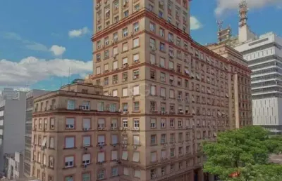 Casa comercial à venda na Avenida Borges de Medeiros, 410, Centro Histórico, Porto Alegre