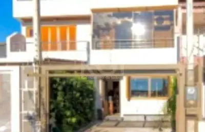 Casa com 3 quartos à venda na Rua Waldemar da Silva Tavares, 234, Guarujá, Porto Alegre