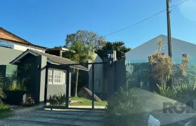 Casa 3 dormitórios  1 suíte, 2 vagas, condomínio com piscina 240,22m² privativos