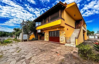 Casa com 2 salas comerciais, 3 quartos, vaga de garagem churrasqueira, suíte, no