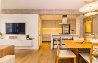 Apartamento com 2 quartos (1 suíte) e 2 vagas de garagem no bairro mont serrat.