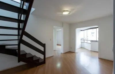 Cobertura com 137m², no bairro cristal, de 2 dormitórios, sento uma suíte, ampla