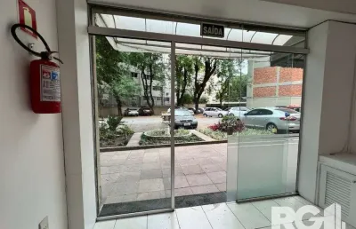 Loja térrea em condomínio de 45 m2 com vaga para alugar no bairro floresta.