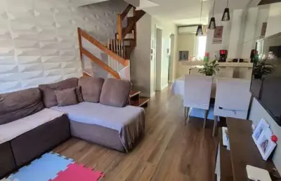Casa com 02 quartos em condomínio fechado no bairro vila nova