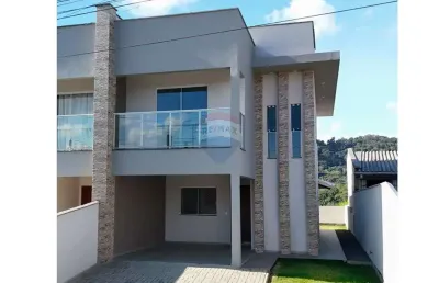 'seu sobrado dos sonhos em rua tranquila de indaial'