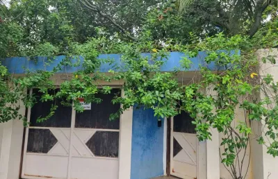 Casa 4 quartos, sendo uma suíte, excelente estado de conservação.