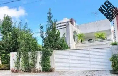 Casa à venda em condomínio fechado na área mais nobre do caminho das árvores!