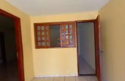 Excelente casa de 2 quartos com edícula bairro boa vista.