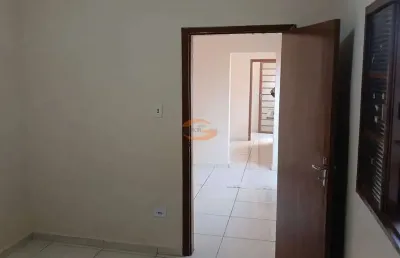 Otima casa de fundos com 2 dormitorios prox a unorp