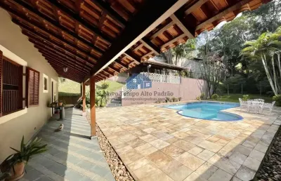 Casa térrea na granja com 3 suítes, anexo gourmet, piscina e pomar!
