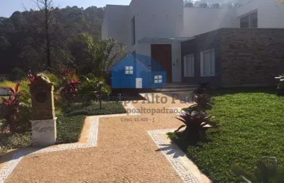 Mansão dos sonhos com cinema, quadra de beach tenis e lazer completo