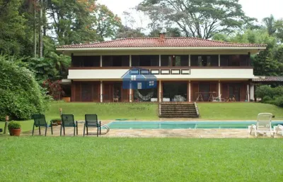 Mansão no miolo da granja viana com lazer completo + quadra de tênis