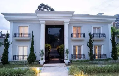 Casa à venda na Alameda Morea, 567, Tamboré, Santana de Parnaíba