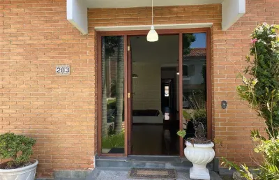 Sobrado para locação em santana de parnaíba, alphaville, 3 dormitórios, 1 suíte, 2 banheiros, 4 vagas