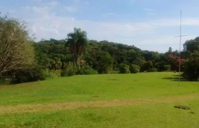 Chácara com terreno de 3.000 com ótima casa envidraçada e avarandada  integração com a natureza