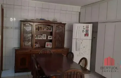 Casa com 3 quartos para alugar na Rua Nove de Julho, 92, Centro, Vinhedo