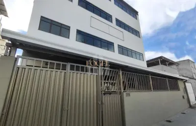 Prédio comercial (colégio) - 18 salas - 11 banheiros - quadra poliesportiva