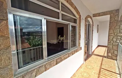 Democrata - casa 3/4 (1 suíte) + ampla varanda - amplas copa e cozinha - 1 vaga