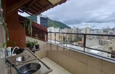 Centro/jf – cobertura com 2 quartos, área gourmet e vista da cidade