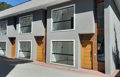 Casa prontas - lançamento! à partir de r$ 660.000,00, todas 3qtºs (2stes), 2 vagas, bairro super tranquilo.