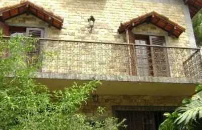 Casa em cond. alto - 173,83m² - lazer completo no cond., 6qtºs (1ste), garagem.
