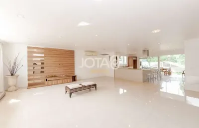 Casa em condomínio fechado com 3 quartos para alugar na Rua Doutor Lubumir Viergbiski, 220, Campo Comprido, Curitiba